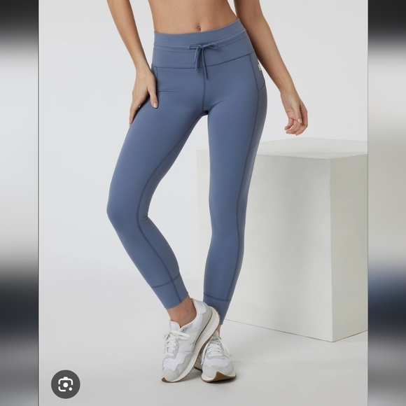 Vuori Pants - NWT Vuori Daily Pocket Leggings In Mercury